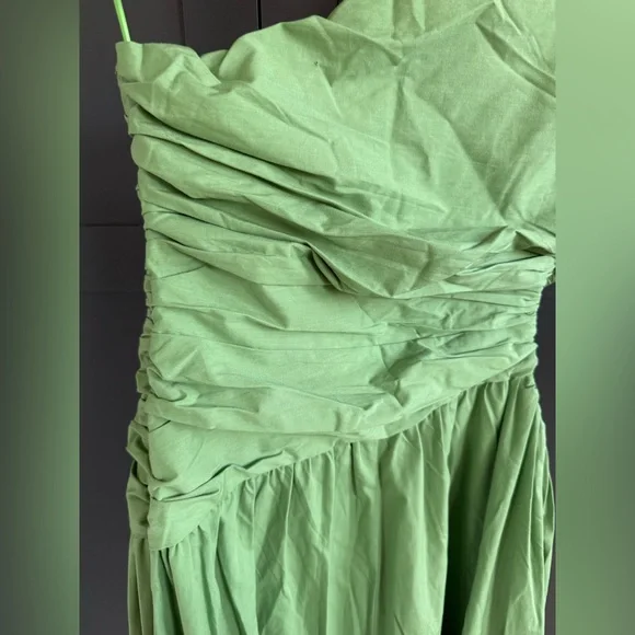NWT • Abercrombie & Fitch One-Shoulder Cutout Maxi Green Dress • Large - Picture 9 of 10